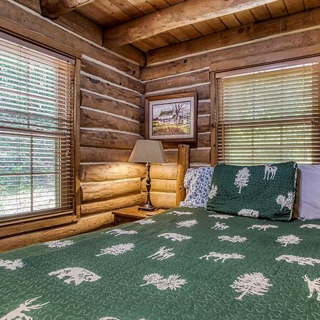 Very Private, Real Log Cabin With Hot Tub! Sevierville Zewnętrze zdjęcie