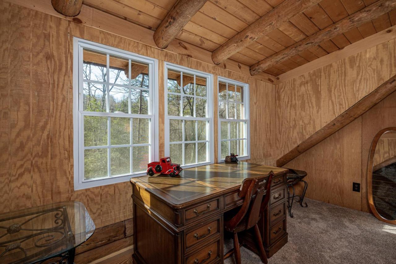 Very Private, Real Log Cabin With Hot Tub! Sevierville Zewnętrze zdjęcie