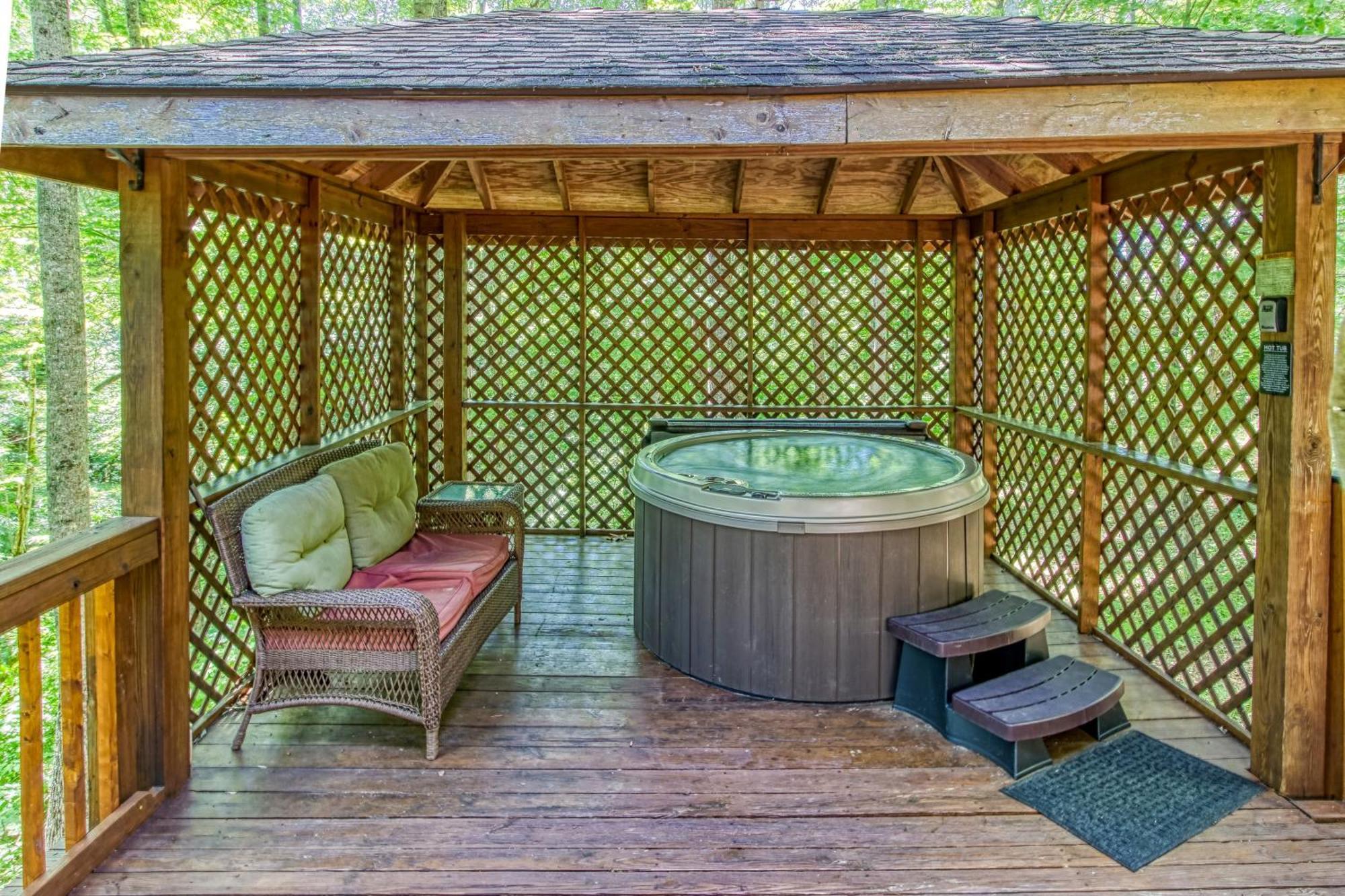 Very Private, Real Log Cabin With Hot Tub! Sevierville Zewnętrze zdjęcie